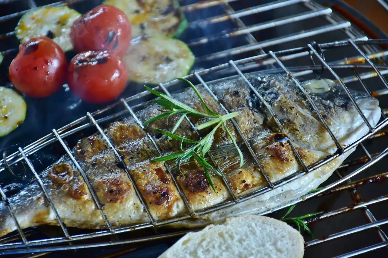 Het geheim van perfect gegrilde vis: tips van topkoks